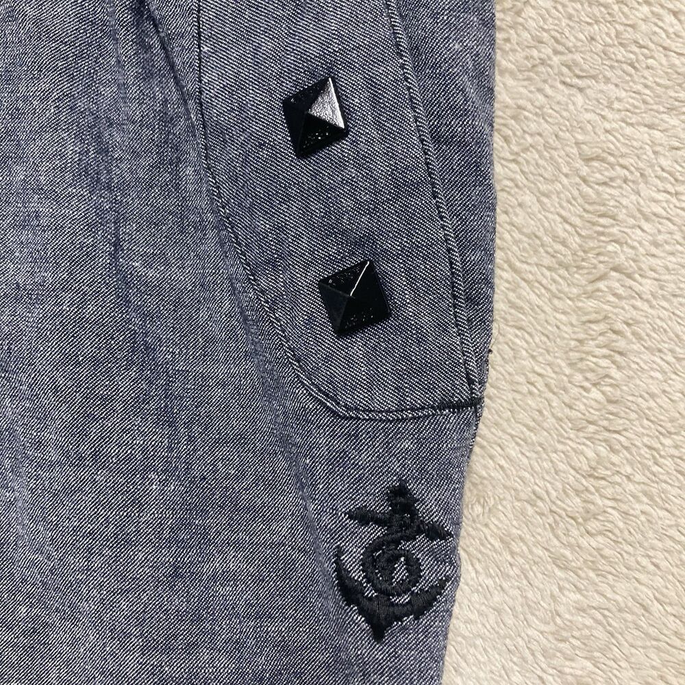 OBEY Propaganda Light Grey Denim Studded Mini Skirt Size 26 Logo Pockets - Picture 8 of 12